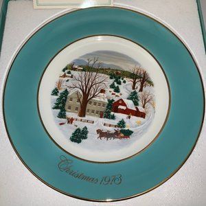 Vintage 1973 Avon "Christmas on the Farm" Plate